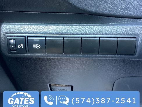 Used 2021 Toyota Corolla LE image 19