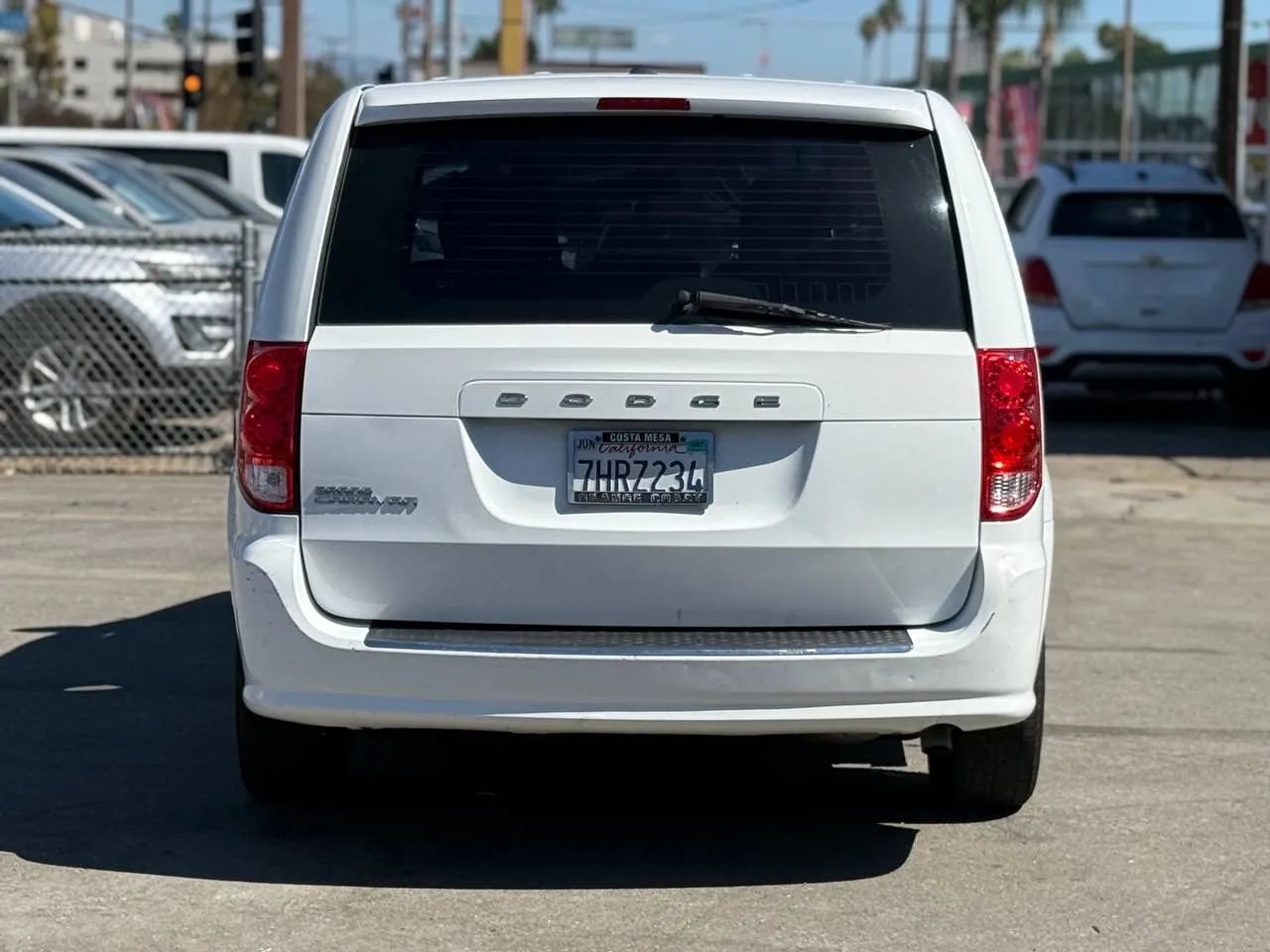 Used 2015 Dodge Grand Caravan American Value Package w/ UConnect Hands-Free Group FWD image 17