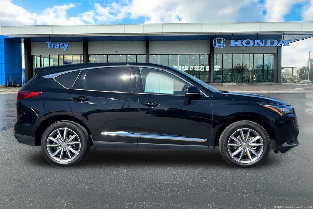 Used 2023 Acura RDX w/ Technology Package FWD image 4