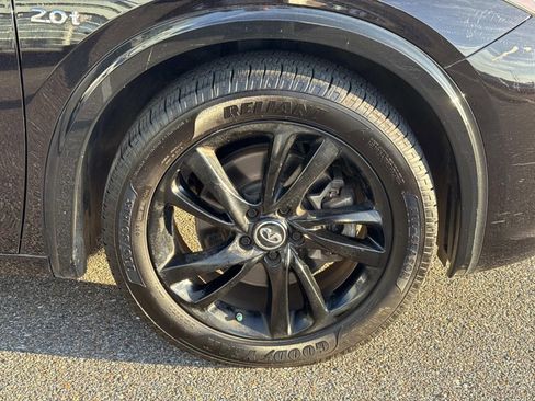 Used 2017 INFINITI QX30 image 4