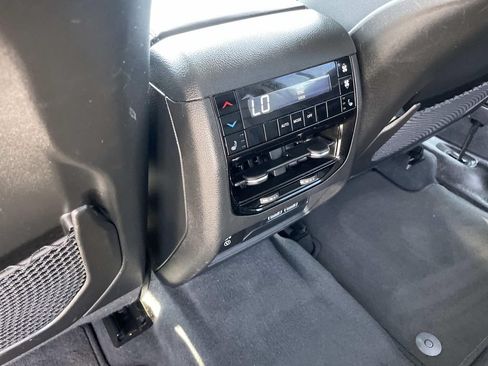 Used 2023 Jeep Grand Cherokee L Limited AWD/4WD image 10
