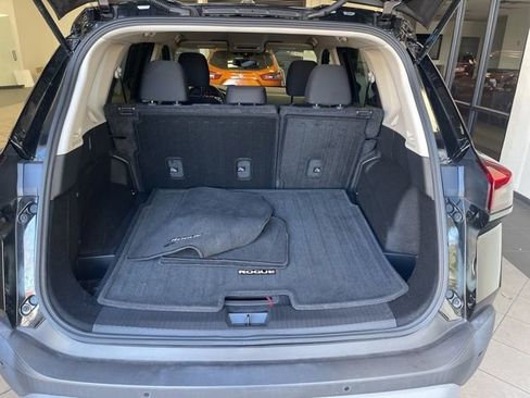 Used 2023 Nissan Rogue S image 10