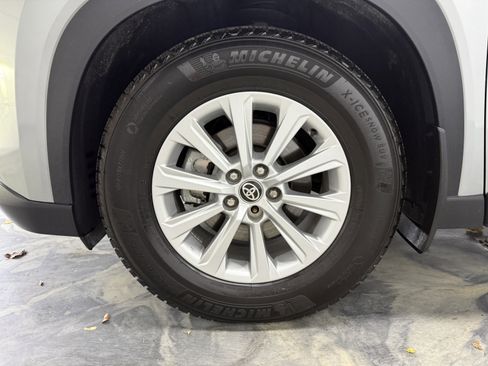 Used 2024 Toyota Grand Highlander XLE image 28