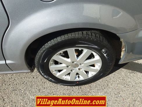 Used 2014 Chrysler Town & Country Touring w/ Trailer Tow Group image 9