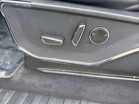 Used 2023 Ford F150 Lightning Lariat image 10