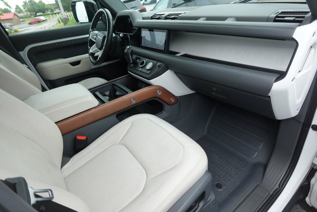 Used 2023 Land Rover Defender 110 SE AWD/4WD image 8