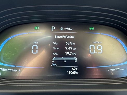 Used 2025 Hyundai Venue SEL FWD image 18