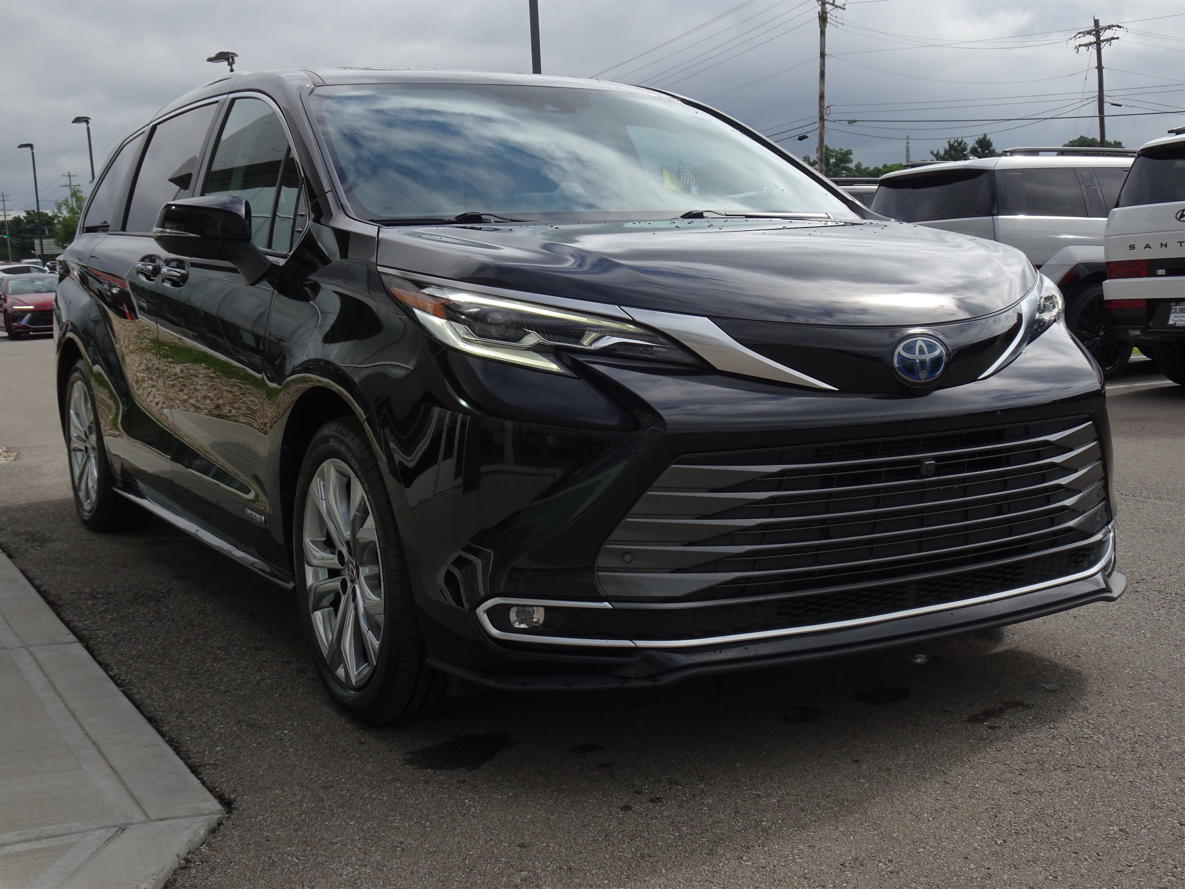 Used 2021 Toyota Sienna Platinum FWD image 6