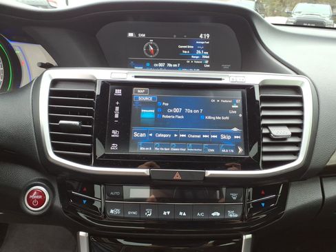 Used 2017 Honda Accord Touring image 19