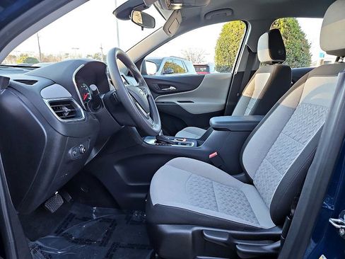 Used 2022 Chevrolet Equinox LS image 9