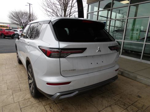 New 2026 Mitsubishi Outlander SE image 5