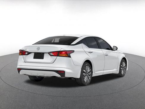 Used 2026 Nissan Altima 2.5 SV FWD image 2