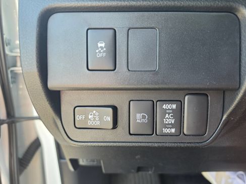 Used 2023 Toyota Tacoma TRD Off-Road AWD/4WD image 15
