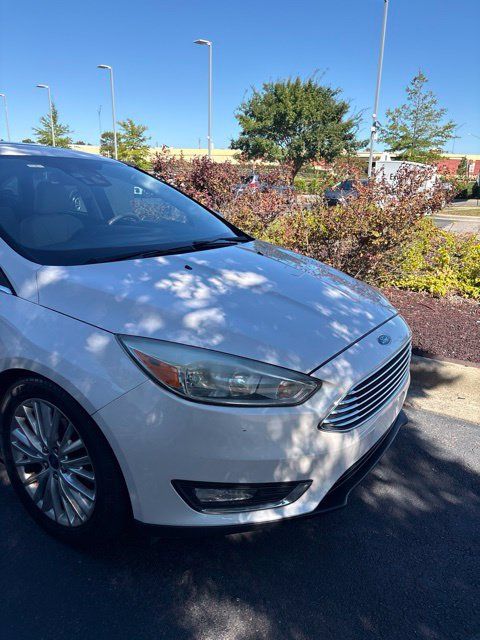 Used 2015 Ford Focus Titanium w/ Titanium Technology Package FWD image 6