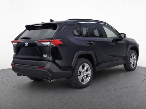 Used 2025 Toyota RAV4 XLE AWD/4WD image 4