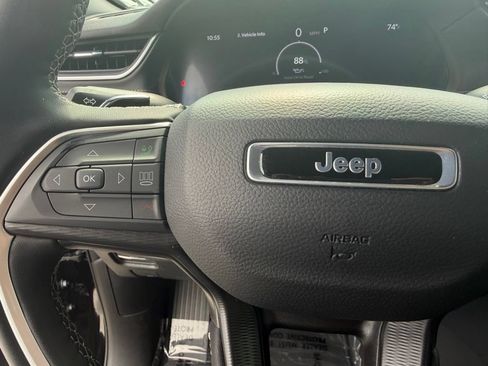 Certified 2025 Jeep Grand Cherokee L Laredo AWD/4WD image 18