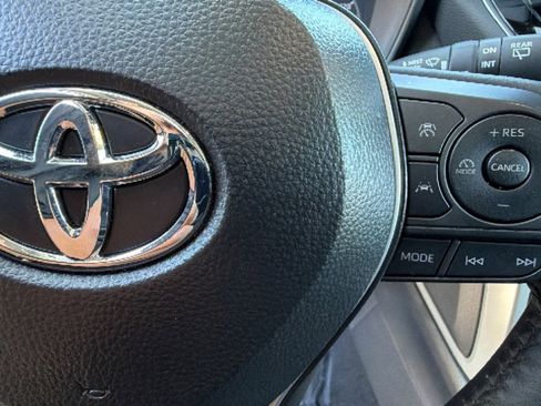 Certified 2025 Toyota Corolla Cross LE AWD/4WD image 20