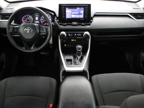 Used 2020 Toyota RAV4 LE FWD image 25