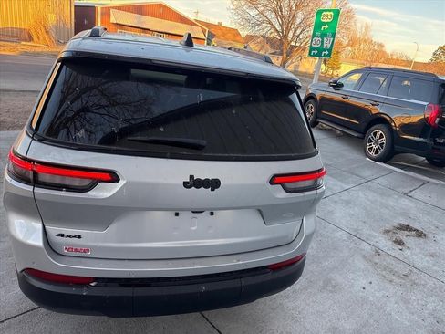 New 2025 Jeep Grand Cherokee L Altitude image 3