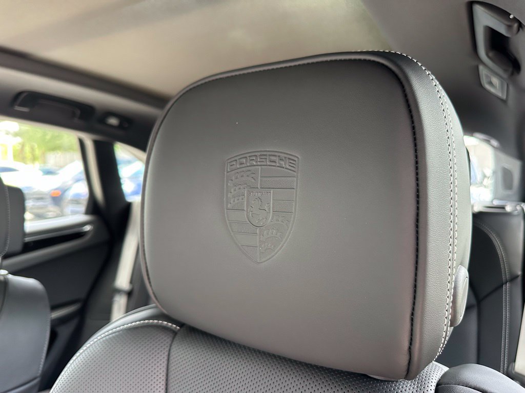 Used 2026 Porsche Macan AWD/4WD image 26