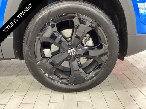 Used 2025 Volkswagen Taos SE AWD/4WD image 23