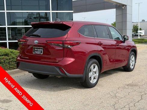 Used 2023 Toyota Highlander LE AWD/4WD image 3