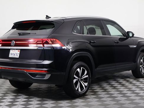 Used 2024 Volkswagen Atlas Cross Sport SE FWD image 4