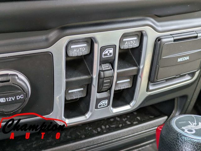 Used 2018 Jeep Wrangler Unlimited Sahara AWD/4WD image 26