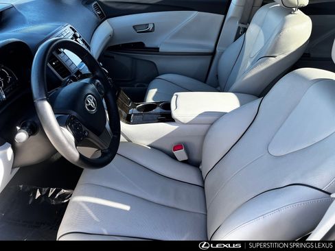 Used 2015 Toyota Venza Limited image 12