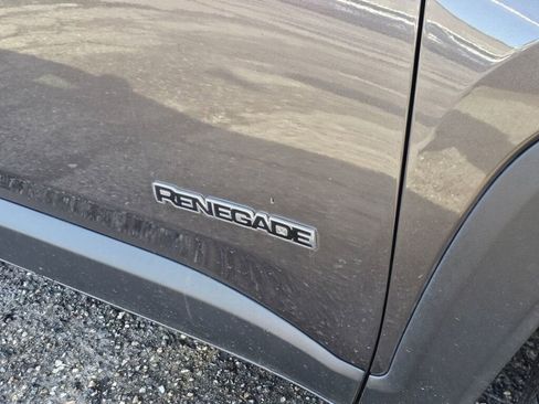 Used 2016 Jeep Renegade Latitude w/ Cold Weather Group image 10