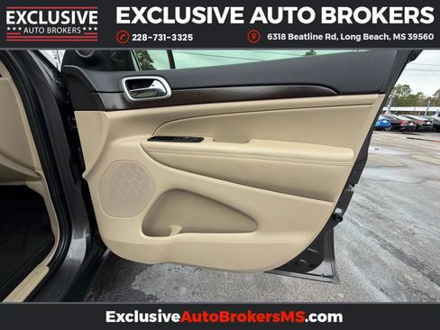 Used 2018 Jeep Grand Cherokee Laredo image 21