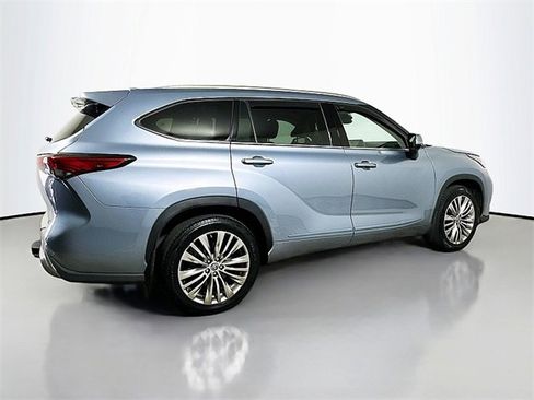 Used 2022 Toyota Highlander Platinum image 7