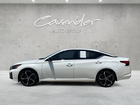 Used 2023 Nissan Altima 2.5 SR w/ SR Premium Package FWD image 13