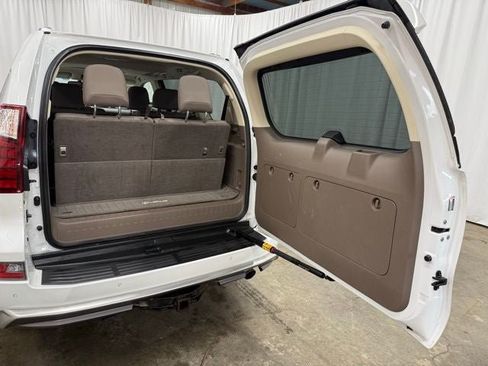 Used 2019 Lexus GX 460 Luxury AWD/4WD image 24