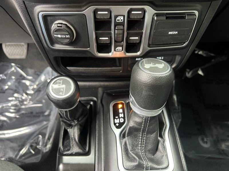 Used 2025 Jeep Wrangler Unlimited Sport AWD/4WD image 22
