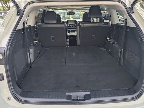 Used 2020 Toyota Highlander Limited FWD image 12