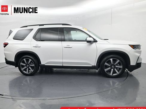 Used 2024 Honda Pilot Touring image 1