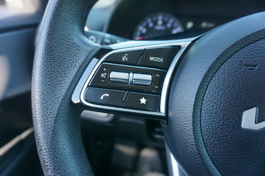 Used 2023 Kia Forte LXS w/ LXS Technology Package FWD image 8
