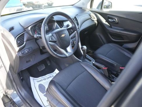 Used 2017 Chevrolet Trax LT w/ LT Convenience Package image 8
