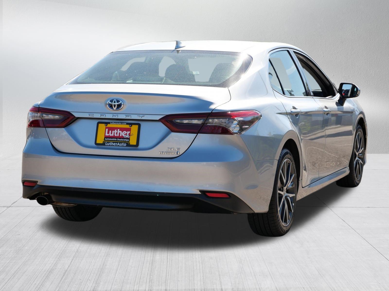 Used 2021 Toyota Camry XLE w/ Cold Weather Package FWD image 6