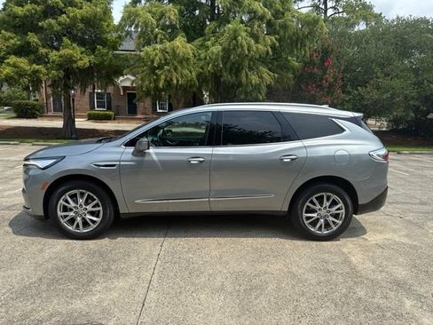 Used 2023 Buick Enclave Essence w/ Experience Buick Package FWD image 2