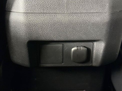 Certified 2025 Toyota Tacoma SR5 AWD/4WD image 35