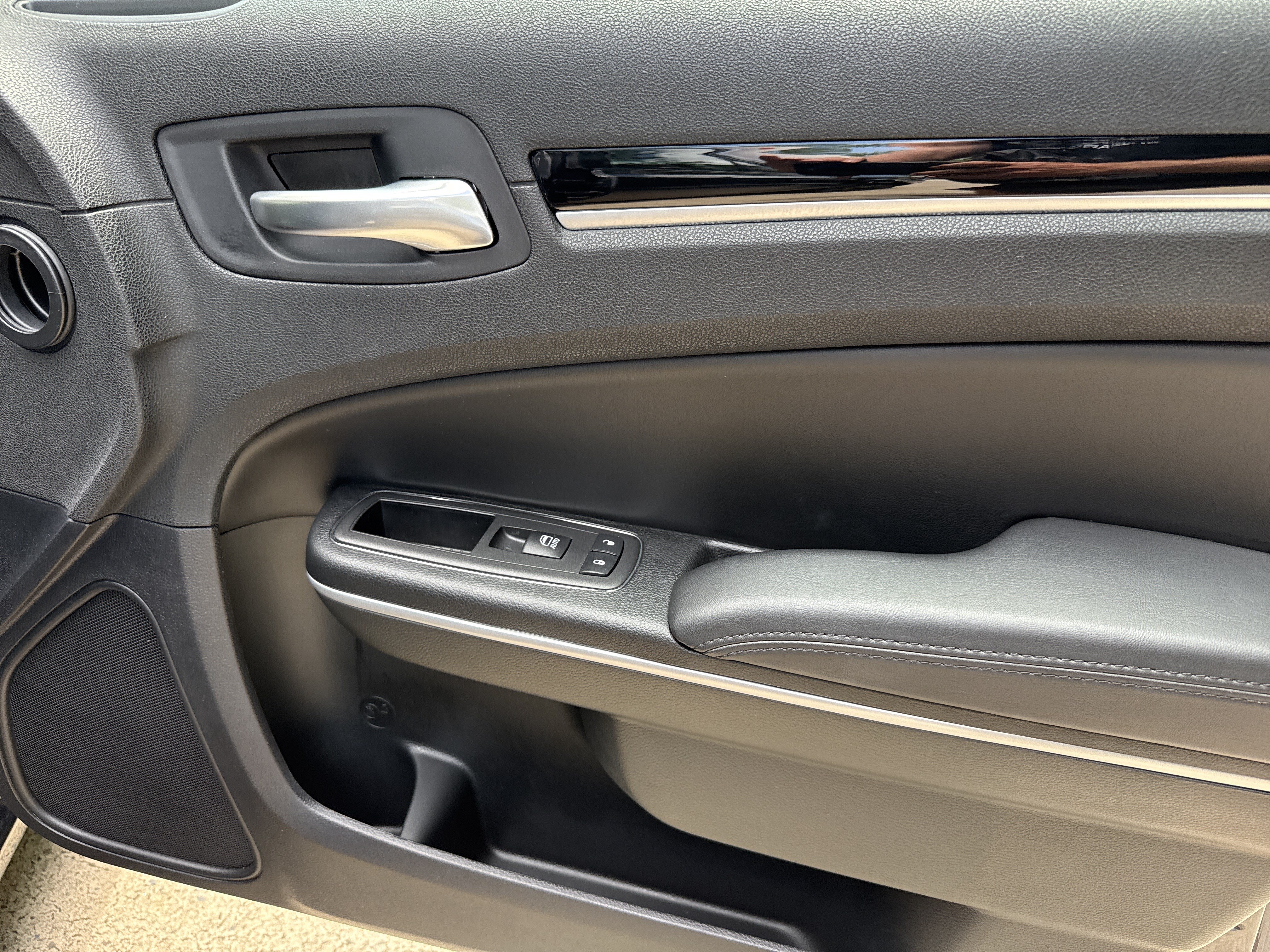 Used 2023 Chrysler 300 Touring w/ Sport Appearance Package RWD image 14