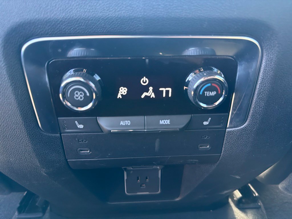 Used 2026 Chevrolet Suburban LT w/ Comfort Package AWD/4WD image 15