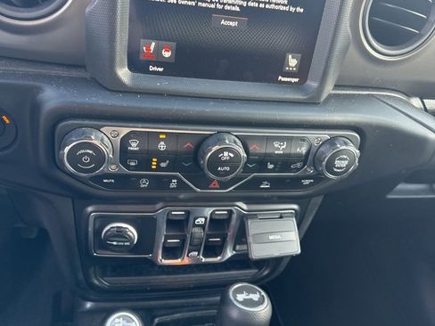 Used 2022 Jeep Wrangler Unlimited Sport image 21