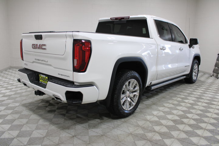 Used 2024 GMC Sierra 1500 Denali w/ Technology Package AWD/4WD image 11