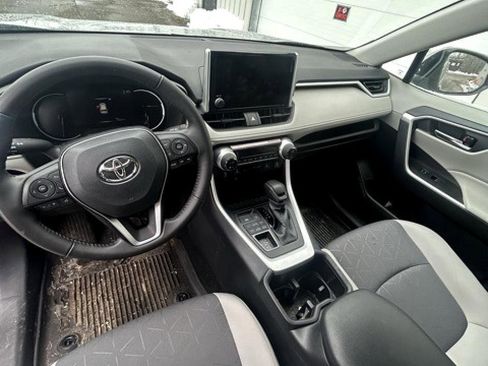 Used 2024 Toyota RAV4 XLE image 6