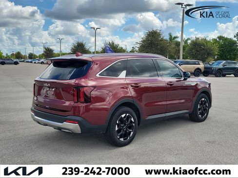 Certified 2025 Kia Sorento S w/ Panoramic Sunroof Package FWD image 6