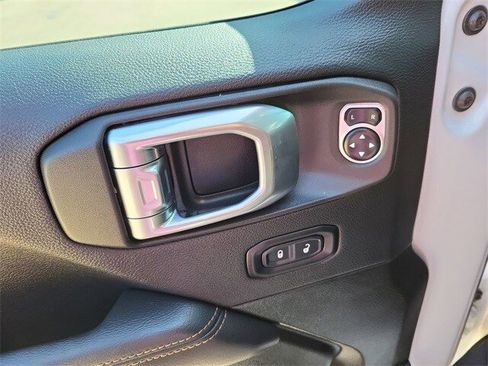 Used 2023 Jeep Gladiator Overland image 15