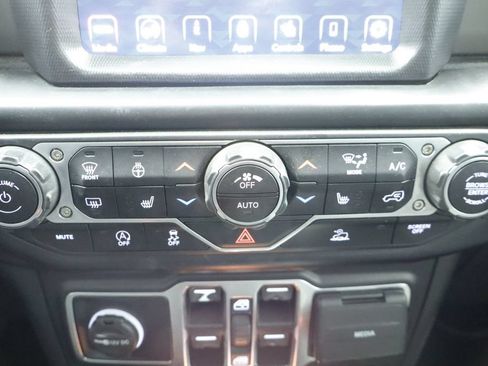 Used 2022 Jeep Wrangler Unlimited Sport AWD/4WD image 32